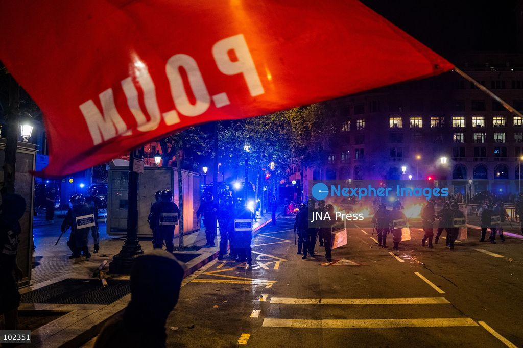 BARCELONA, SPAIN, OCTOBER 5, 2026: Demonstrators clash with riot police in central Barcelona following a mass protest over the city’s housing crisis. Groups threw objects at officers and set up burning barricades after the main demonstration ended, prompting Mossos d’Esquadra riot police to charge and disperse crowds around Passeig de Gracia, Placa de Catalunya and nearby streets. Around 20,000 people attended the earlier housing demonstration according to Barcelona police, while organizers estimated 120,000, calling for action over rising rents, evictions and housing affordability. Photo by Marc Asensio Clupés / JNA Press (Photo by Marc Asensio Clupes/JNA Press via Nexpher Images)