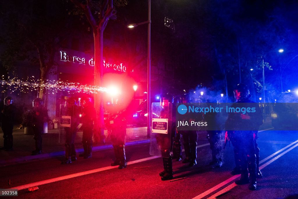BARCELONA, SPAIN, OCTOBER 5, 2026: Demonstrators clash with riot police in central Barcelona following a mass protest over the city’s housing crisis. Groups threw objects at officers and set up burning barricades after the main demonstration ended, prompting Mossos d’Esquadra riot police to charge and disperse crowds around Passeig de Gracia, Placa de Catalunya and nearby streets. Around 20,000 people attended the earlier housing demonstration according to Barcelona police, while organizers estimated 120,000, calling for action over rising rents, evictions and housing affordability. Photo by Marc Asensio Clupés / JNA Press (Photo by Marc Asensio Clupes/JNA Press via Nexpher Images)