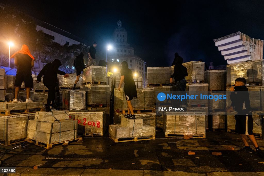 BARCELONA, SPAIN, OCTOBER 5, 2026: Demonstrators clash with riot police in central Barcelona following a mass protest over the city’s housing crisis. Groups threw objects at officers and set up burning barricades after the main demonstration ended, prompting Mossos d’Esquadra riot police to charge and disperse crowds around Passeig de Gracia, Placa de Catalunya and nearby streets. Around 20,000 people attended the earlier housing demonstration according to Barcelona police, while organizers estimated 120,000, calling for action over rising rents, evictions and housing affordability. Photo by Marc Asensio Clupés / JNA Press (Photo by Marc Asensio Clupes/JNA Press via Nexpher Images)