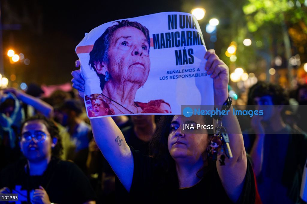 BARCELONA, SPAIN, OCTOBER 5, 2026: Demonstrators clash with riot police in central Barcelona following a mass protest over the city’s housing crisis. Groups threw objects at officers and set up burning barricades after the main demonstration ended, prompting Mossos d’Esquadra riot police to charge and disperse crowds around Passeig de Gracia, Placa de Catalunya and nearby streets. Around 20,000 people attended the earlier housing demonstration according to Barcelona police, while organizers estimated 120,000, calling for action over rising rents, evictions and housing affordability. Photo by Marc Asensio Clupés / JNA Press (Photo by Marc Asensio Clupes/JNA Press via Nexpher Images)