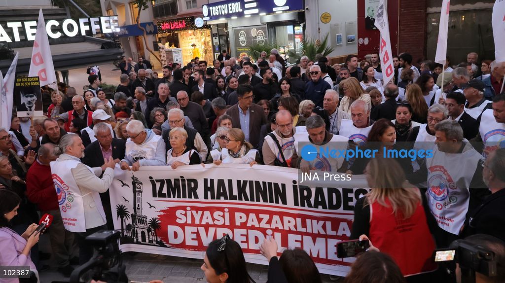 IZMIR, TURKEY, OCTOBER 5, 2026: Protesters gather outside the Turkan Saylan Cultural Center in Izmir to oppose reports that Izmir Metropolitan Mayor Cemil Tugay could join President Recep Tayyip Erdogan's ruling AKP. Trade unions, professional organizations, political groups and civil society representatives joined the demonstration after police prevented participants from holding a planned march in Konak. Tugay resigned from the CHP in June and has since served as an independent mayor. Protesters called on him to resign rather than change his political affiliation while remaining in office. Photo by Turgay Kilic / JNA PRESS (Photo by Turgay Kilic/JNA Press via Nexpher Images)