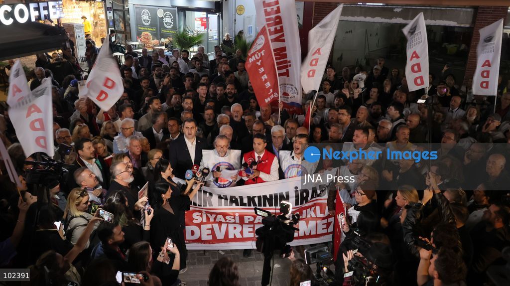 IZMIR, TURKEY, OCTOBER 5, 2026: Protesters gather outside the Turkan Saylan Cultural Center in Izmir to oppose reports that Izmir Metropolitan Mayor Cemil Tugay could join President Recep Tayyip Erdogan's ruling AKP. Trade unions, professional organizations, political groups and civil society representatives joined the demonstration after police prevented participants from holding a planned march in Konak. Tugay resigned from the CHP in June and has since served as an independent mayor. Protesters called on him to resign rather than change his political affiliation while remaining in office. Photo by Turgay Kilic / JNA PRESS (Photo by Turgay Kilic/JNA Press via Nexpher Images)