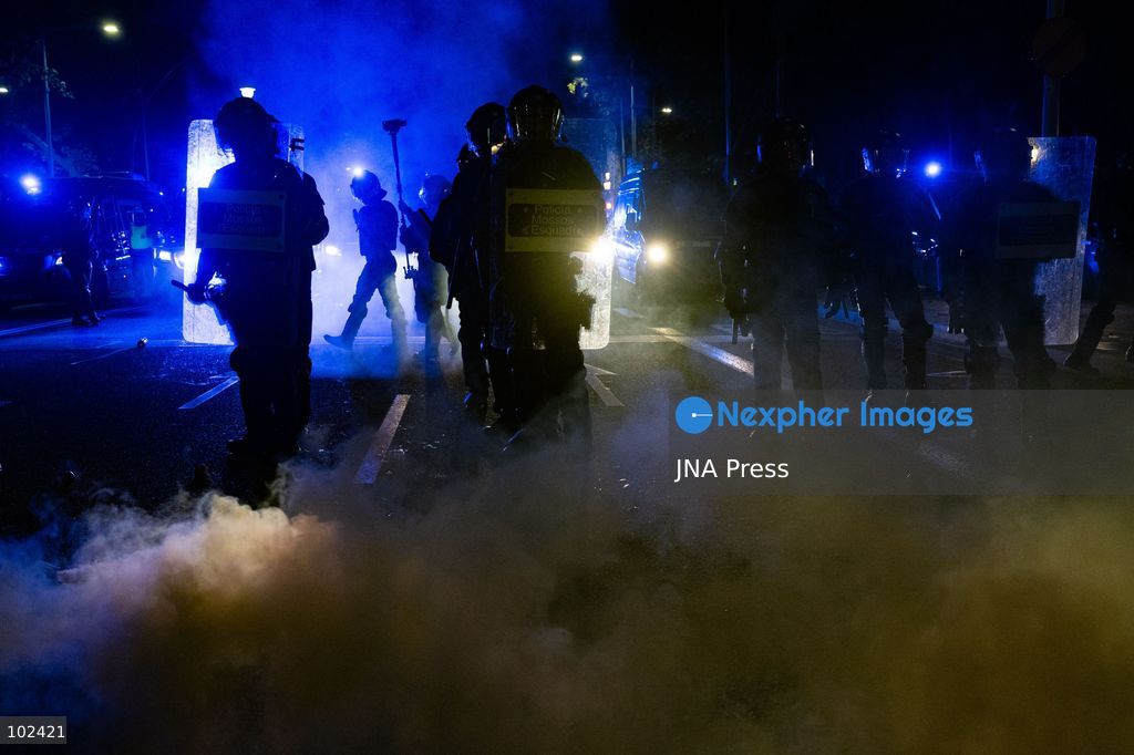 TOP PICS - BARCELONA, SPAIN, OCTOBER 5, 2026: Demonstrators clash with riot police in central Barcelona following a mass protest over the city’s housing crisis. Groups threw objects at officers and set up burning barricades after the main demonstration ended, prompting Mossos d’Esquadra riot police to charge and disperse crowds around Passeig de Gracia, Placa de Catalunya and nearby streets. Around 20,000 people attended the earlier housing demonstration according to Barcelona police, while organizers estimated 120,000, calling for action over rising rents, evictions and housing affordability. Photo by Marc Asensio Clupés / JNA Press (Photo by Marc Asensio Clupes/JNA Press via Nexpher Images)
