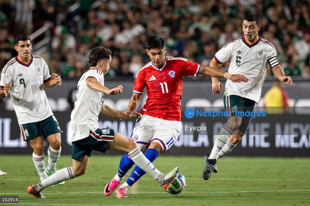 Álvaro Fidalgo #8 of Mexico national team and Dario Osorio #11 of Chile national team battle for the ball during the International Friendly football match between Mexico and Chile at Los Angeles Memorial Coliseum on October 6, 2026 in Pasadena, California. (Photo by Arturo Cordero / Eyepix Group) (Photo by Arturo Cordero / Eyepix Group/Eyepix via Nexpher Images)