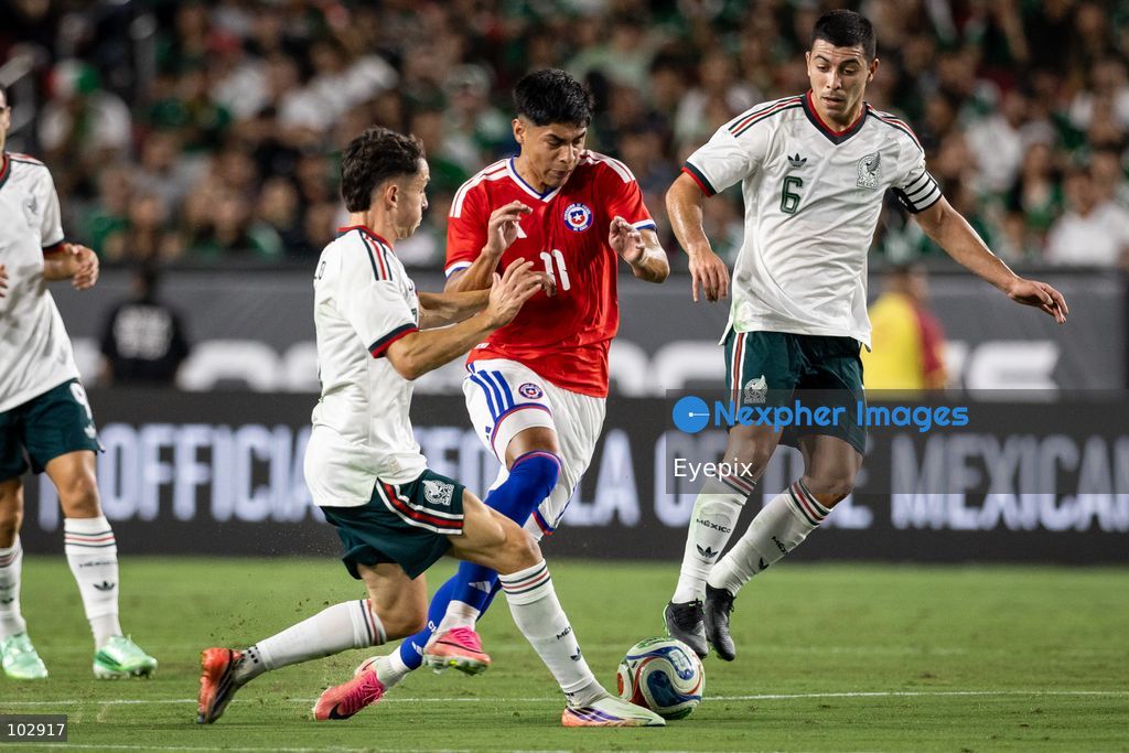 Álvaro Fidalgo #8 of Mexico national team and Dario Osorio #11 of Chile national team battle for the ball during the International Friendly football match between Mexico and Chile at Los Angeles Memorial Coliseum on October 6, 2026 in Pasadena, California. (Photo by Arturo Cordero / Eyepix Group) (Photo by Arturo Cordero / Eyepix Group/Eyepix via Nexpher Images)