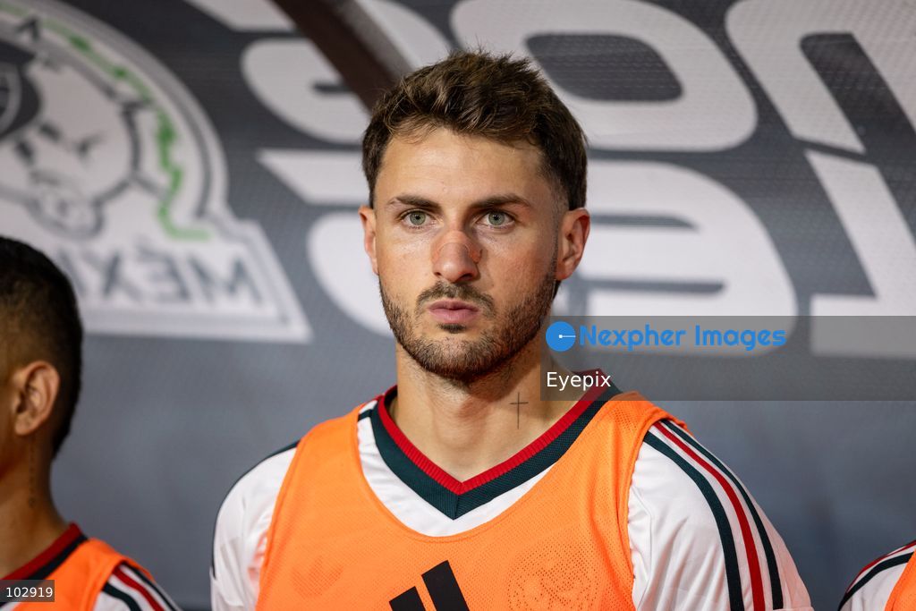 Santiago Jimenez #11 of Mexico looks on from the bench during the International Friendly football match between Mexico and Chile at Los Angeles Memorial Coliseum on October 6, 2026 in Pasadena, California. (Photo by Arturo Cordero / Eyepix Group) (Photo by Arturo Cordero / Eyepix Group/Eyepix via Nexpher Images)