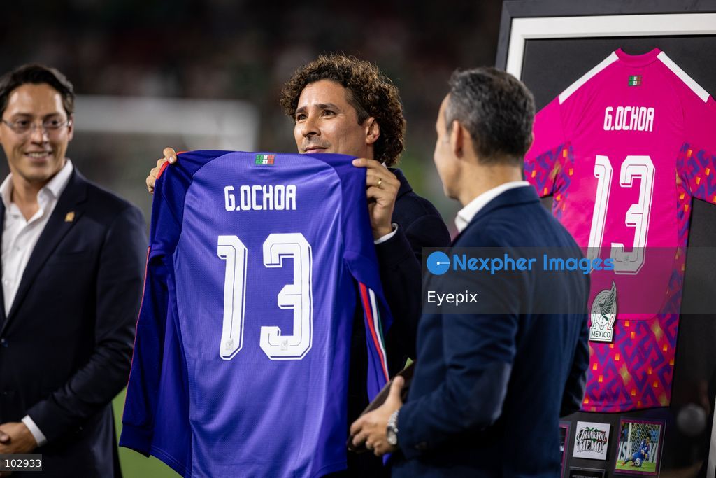 Guillermo Ochoa of Mexico receiving honors before the International Friendly football match between Mexico and Chile at Los Angeles Memorial Coliseum on October 6, 2026 in Pasadena, California. (Photo by Arturo Cordero / Eyepix Group) (Photo by Arturo Cordero / Eyepix Group/Eyepix via Nexpher Images)