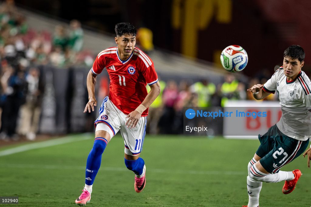 Darío Osorio #11 of Chile national team runs with the ball during the International Friendly football match between Mexico and Chile at Los Angeles Memorial Coliseum on October 6, 2026 in Pasadena, California. (Photo by Arturo Cordero / Eyepix Group) (Photo by Arturo Cordero / Eyepix Group/Eyepix via Nexpher Images)