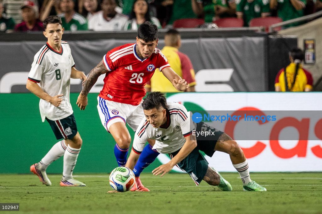 Roberto Alvarado #25 of Mexico national team and Diego Ulloa Núñez #26 of Chile national team battle for the ball during the International Friendly football match between Mexico and Chile at Los Angeles Memorial Coliseum on October 6, 2026 in Pasadena, California. (Photo by Arturo Cordero / Eyepix Group) (Photo by Arturo Cordero / Eyepix Group/Eyepix via Nexpher Images)