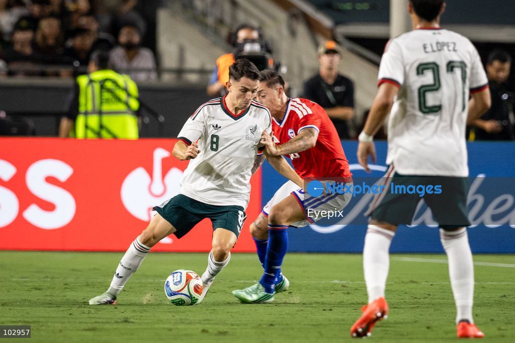 Rodrigo Echeverría #18 of Chile national team and Álvaro Fidalgo #8 of Mexico national team battle for the ball during the International Friendly football match between Mexico and Chile at Los Angeles Memorial Coliseum on October 6, 2026 in Pasadena, California. (Photo by Arturo Cordero / Eyepix Group) (Photo by Arturo Cordero / Eyepix Group/Eyepix via Nexpher Images)