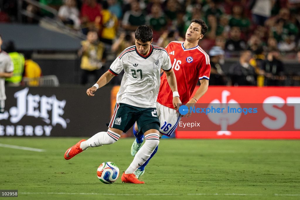 Everado López #27 of Mexico national team controls the ball during the International Friendly football match between Mexico and Chile at Los Angeles Memorial Coliseum on October 6, 2026 in Pasadena, California. (Photo by Arturo Cordero / Eyepix Group) (Photo by Arturo Cordero / Eyepix Group/Eyepix via Nexpher Images)
