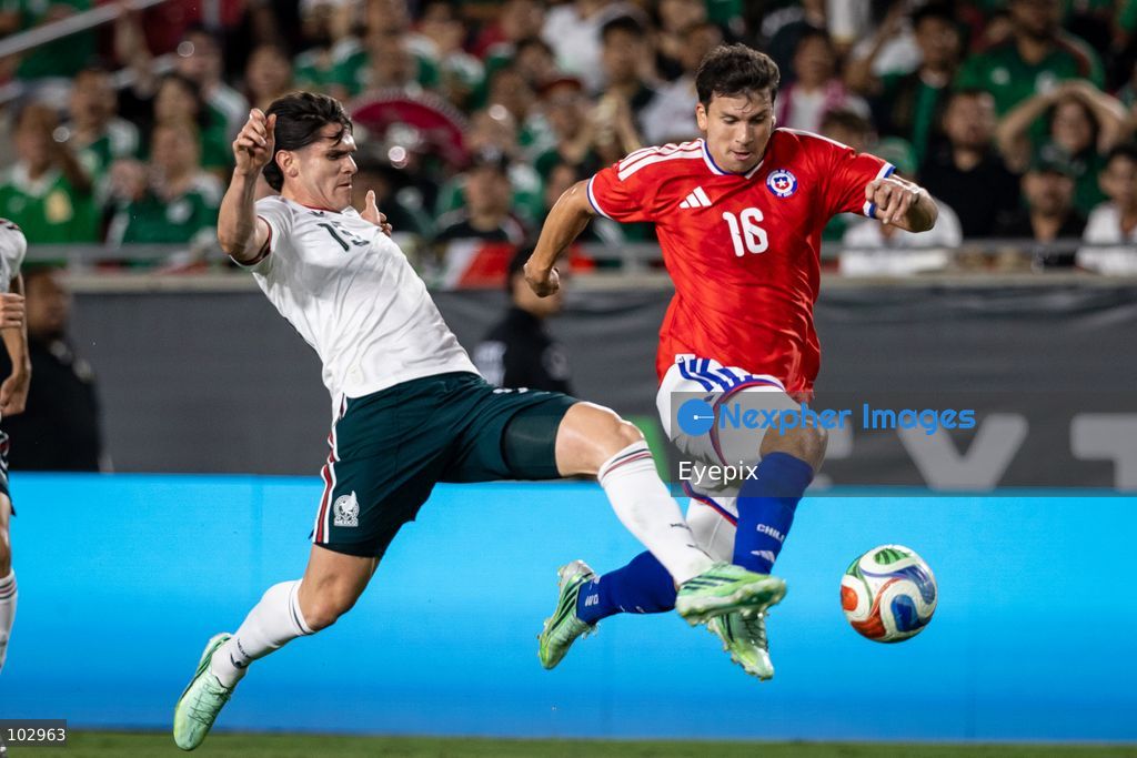 Gonzalo Tapia #16 of Chile national team is pressured by Israel Reyes #15 of Mexico national team during the International Friendly football match between Mexico and Chile at Los Angeles Memorial Coliseum on October 6, 2026 in Pasadena, California. (Photo by Arturo Cordero / Eyepix Group) (Photo by Arturo Cordero / Eyepix Group/Eyepix via Nexpher Images)