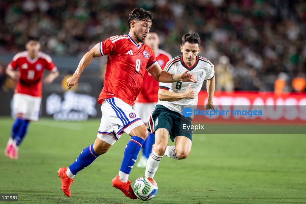 Felipe Loyola #8 of Chile national team is pressured by Álvaro Fidalgo #8 of Mexico national team during the International Friendly football match between Mexico and Chile at Los Angeles Memorial Coliseum on October 6, 2026 in Pasadena, California. (Photo by Arturo Cordero / Eyepix Group) (Photo by Arturo Cordero / Eyepix Group/Eyepix via Nexpher Images)