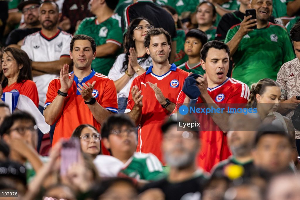 Chileans support their national team during the International Friendly football match between Mexico and Chile at Los Angeles Memorial Coliseum on October 6, 2026 in Pasadena, California. (Photo by Arturo Cordero / Eyepix Group) (Photo by Arturo Cordero / Eyepix Group/Eyepix via Nexpher Images)