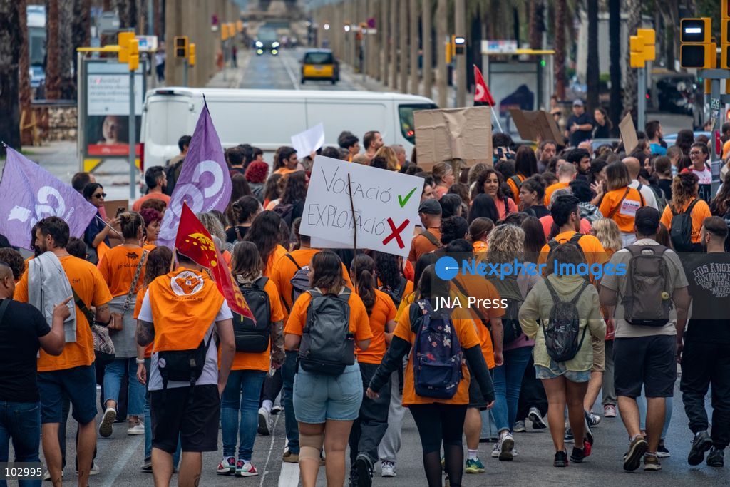 BARCELONA, SPAIN, OCTOBER 7, 2026: Social services workers march through Barcelona demanding improved working conditions, equal pay and a single collective bargaining agreement for the sector. The demonstration proceeded from Parc de la Ciutadella to the headquarters of Catalan employers' association Foment del Treball. Organizing unions say the sector, which provides services to around two million people, is currently covered by 17 separate collective agreements and faces precarious working conditions and stalled negotiations over their renewal. Photo by Miguel Galmes / JNA Press. (Photo by Miguel Galmés/JNA Press via Nexpher Images)