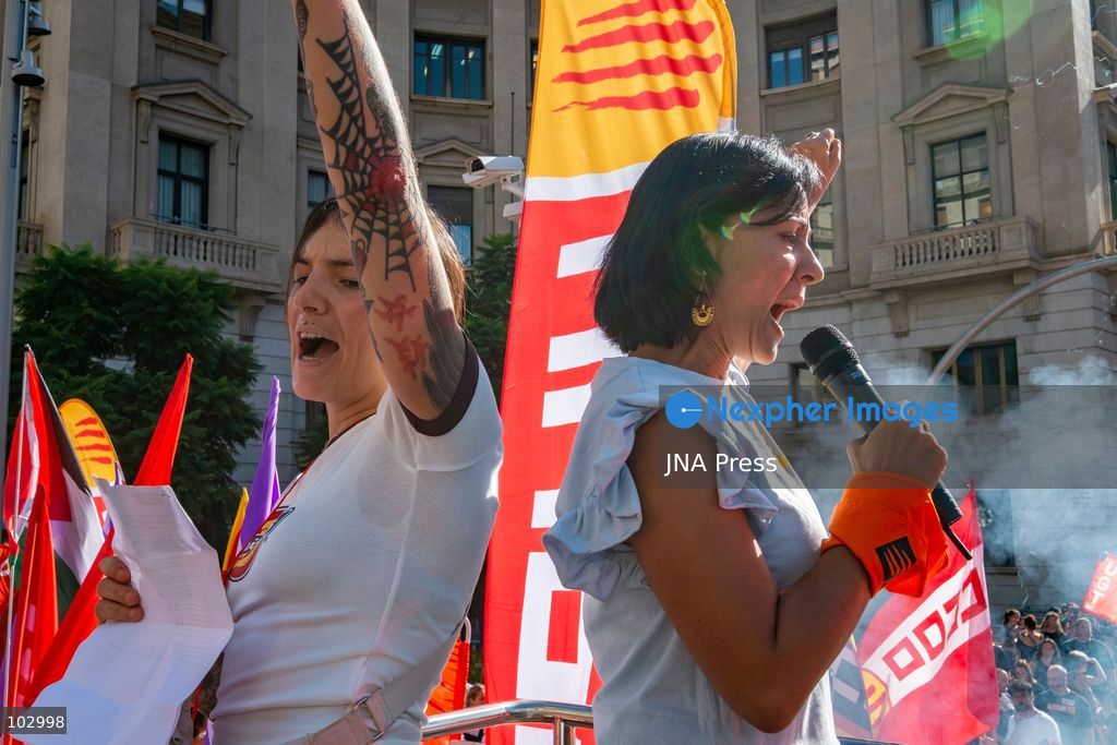 BARCELONA, SPAIN, OCTOBER 7, 2026: Social services workers march through Barcelona demanding improved working conditions, equal pay and a single collective bargaining agreement for the sector. The demonstration proceeded from Parc de la Ciutadella to the headquarters of Catalan employers' association Foment del Treball. Organizing unions say the sector, which provides services to around two million people, is currently covered by 17 separate collective agreements and faces precarious working conditions and stalled negotiations over their renewal. Photo by Miguel Galmes / JNA Press. (Photo by Miguel Galmés/JNA Press via Nexpher Images)