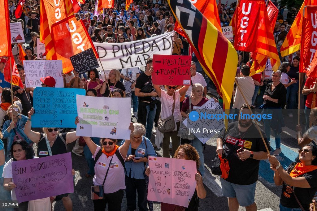 BARCELONA, SPAIN, OCTOBER 7, 2026: Social services workers march through Barcelona demanding improved working conditions, equal pay and a single collective bargaining agreement for the sector. The demonstration proceeded from Parc de la Ciutadella to the headquarters of Catalan employers' association Foment del Treball. Organizing unions say the sector, which provides services to around two million people, is currently covered by 17 separate collective agreements and faces precarious working conditions and stalled negotiations over their renewal. Photo by Miguel Galmes / JNA Press. (Photo by Miguel Galmés/JNA Press via Nexpher Images)