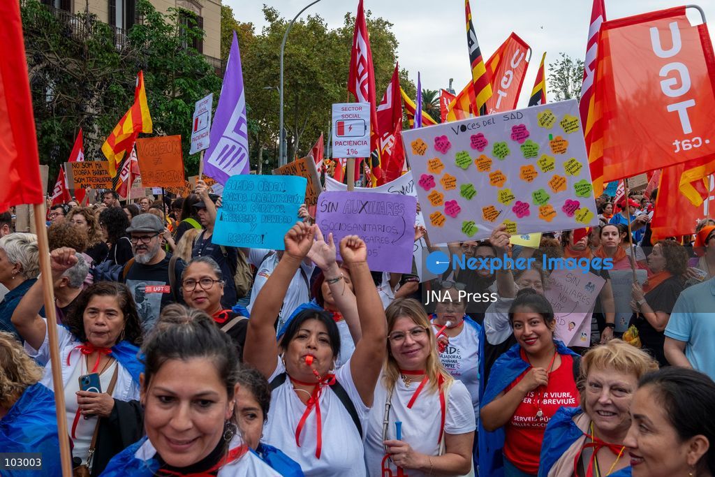 BARCELONA, SPAIN, OCTOBER 7, 2026: Social services workers march through Barcelona demanding improved working conditions, equal pay and a single collective bargaining agreement for the sector. The demonstration proceeded from Parc de la Ciutadella to the headquarters of Catalan employers' association Foment del Treball. Organizing unions say the sector, which provides services to around two million people, is currently covered by 17 separate collective agreements and faces precarious working conditions and stalled negotiations over their renewal. Photo by Miguel Galmes / JNA Press. (Photo by Miguel Galmés/JNA Press via Nexpher Images)