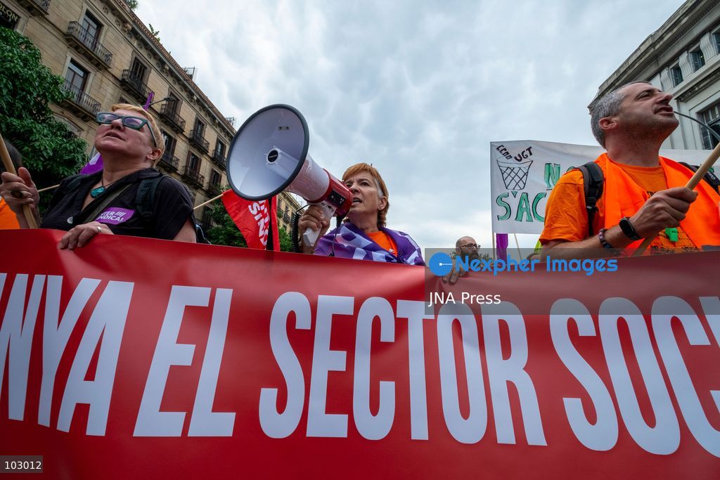 BARCELONA, SPAIN, OCTOBER 7, 2026: Social services workers march through Barcelona demanding improved working conditions, equal pay and a single collective bargaining agreement for the sector. The demonstration proceeded from Parc de la Ciutadella to the headquarters of Catalan employers' association Foment del Treball. Organizing unions say the sector, which provides services to around two million people, is currently covered by 17 separate collective agreements and faces precarious working conditions and stalled negotiations over their renewal. Photo by Miguel Galmes / JNA Press. (Photo by Miguel Galmés/JNA Press via Nexpher Images)