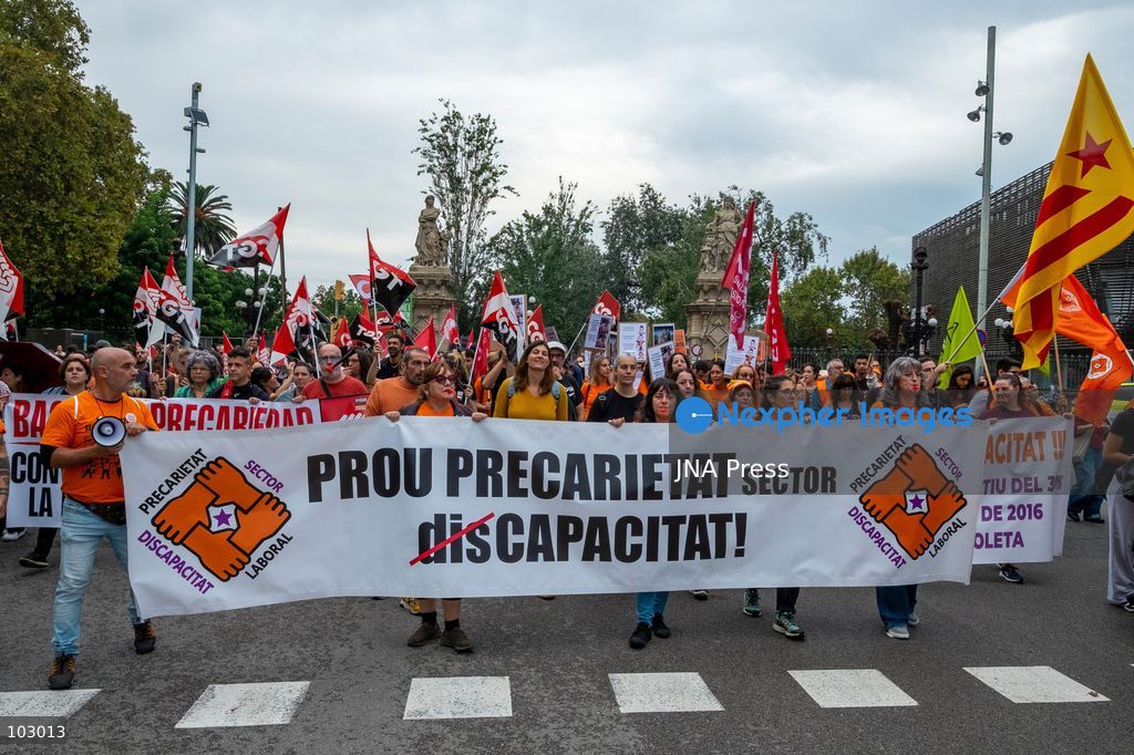 BARCELONA, SPAIN, OCTOBER 7, 2026: Social services workers march through Barcelona demanding improved working conditions, equal pay and a single collective bargaining agreement for the sector. The demonstration proceeded from Parc de la Ciutadella to the headquarters of Catalan employers' association Foment del Treball. Organizing unions say the sector, which provides services to around two million people, is currently covered by 17 separate collective agreements and faces precarious working conditions and stalled negotiations over their renewal. Photo by Miguel Galmes / JNA Press. (Photo by Miguel Galmés/JNA Press via Nexpher Images)