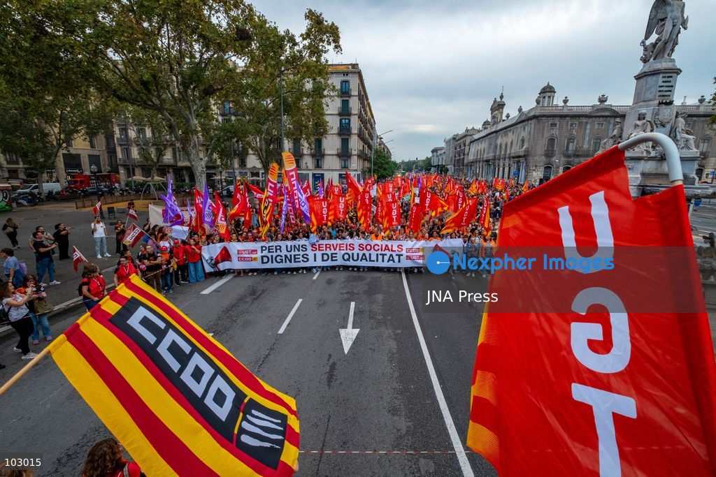BARCELONA, SPAIN, OCTOBER 7, 2026: Social services workers march through Barcelona demanding improved working conditions, equal pay and a single collective bargaining agreement for the sector. The demonstration proceeded from Parc de la Ciutadella to the headquarters of Catalan employers' association Foment del Treball. Organizing unions say the sector, which provides services to around two million people, is currently covered by 17 separate collective agreements and faces precarious working conditions and stalled negotiations over their renewal. Photo by Miguel Galmes / JNA Press. (Photo by Miguel Galmés/JNA Press via Nexpher Images)