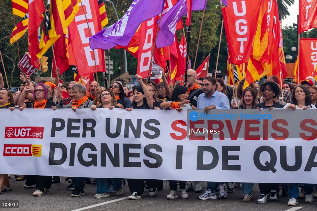 BARCELONA, SPAIN, OCTOBER 7, 2026: Social services workers march through Barcelona demanding improved working conditions, equal pay and a single collective bargaining agreement for the sector. The demonstration proceeded from Parc de la Ciutadella to the headquarters of Catalan employers' association Foment del Treball. Organizing unions say the sector, which provides services to around two million people, is currently covered by 17 separate collective agreements and faces precarious working conditions and stalled negotiations over their renewal. Photo by Miguel Galmes / JNA Press. (Photo by Miguel Galmés/JNA Press via Nexpher Images)