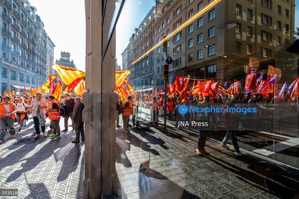 BARCELONA, SPAIN, OCTOBER 7, 2026: Social services workers march through Barcelona demanding improved working conditions, equal pay and a single collective bargaining agreement for the sector. The demonstration proceeded from Parc de la Ciutadella to the headquarters of Catalan employers' association Foment del Treball. Organizing unions say the sector, which provides services to around two million people, is currently covered by 17 separate collective agreements and faces precarious working conditions and stalled negotiations over their renewal. Photo by Miguel Galmes / JNA Press. (Photo by Miguel Galmés/JNA Press via Nexpher Images)