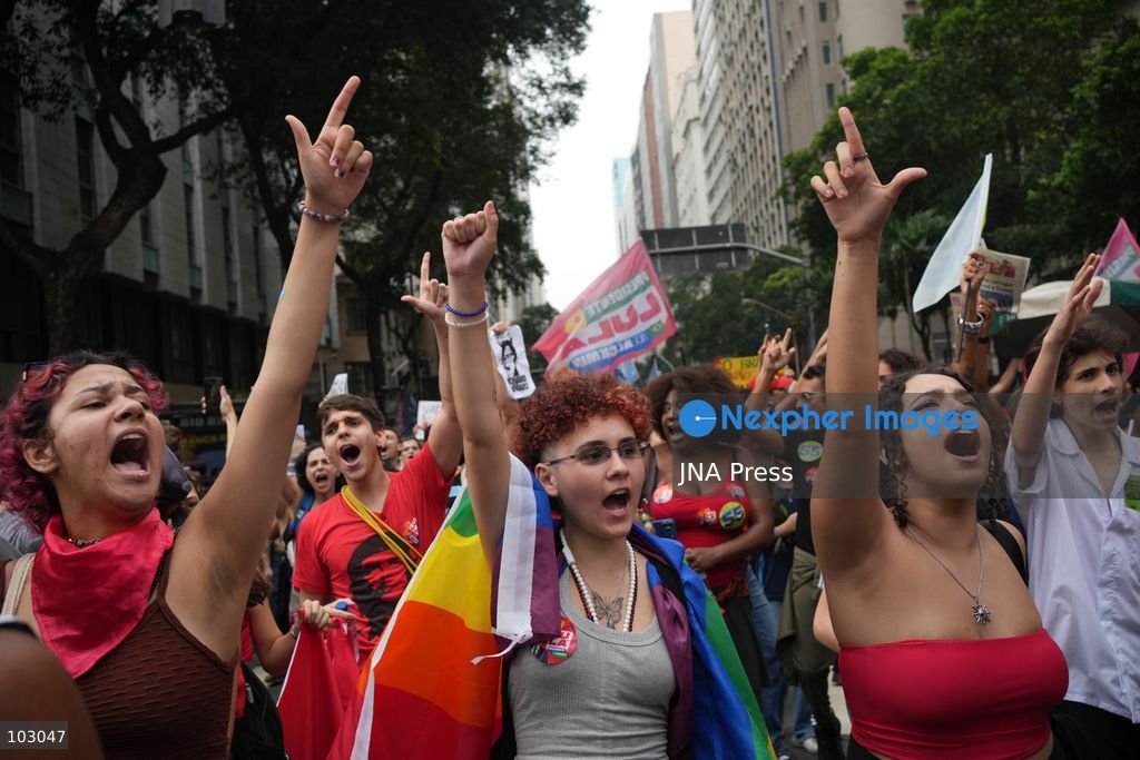 RIO DE JANEIRO, BRAZIL, OCTOBER 7, 2026: Students, youth organizations and activists march through central Rio de Janeiro in support of President Luiz Inacio Lula da Silva and against presidential candidate Flavio Bolsonaro ahead of Brazil's presidential runoff. Demonstrators marched from Candelaria to Cinelandia carrying pro-Lula and anti-far-right banners while calling for the defense of democracy, public education and student rights. Lula and Bolsonaro will face each other in the second round of the presidential election on October 25. Photo: Mariana Greif / JNA PRESS (Photo by Mariana Greif/JNA Press via Nexpher Images)