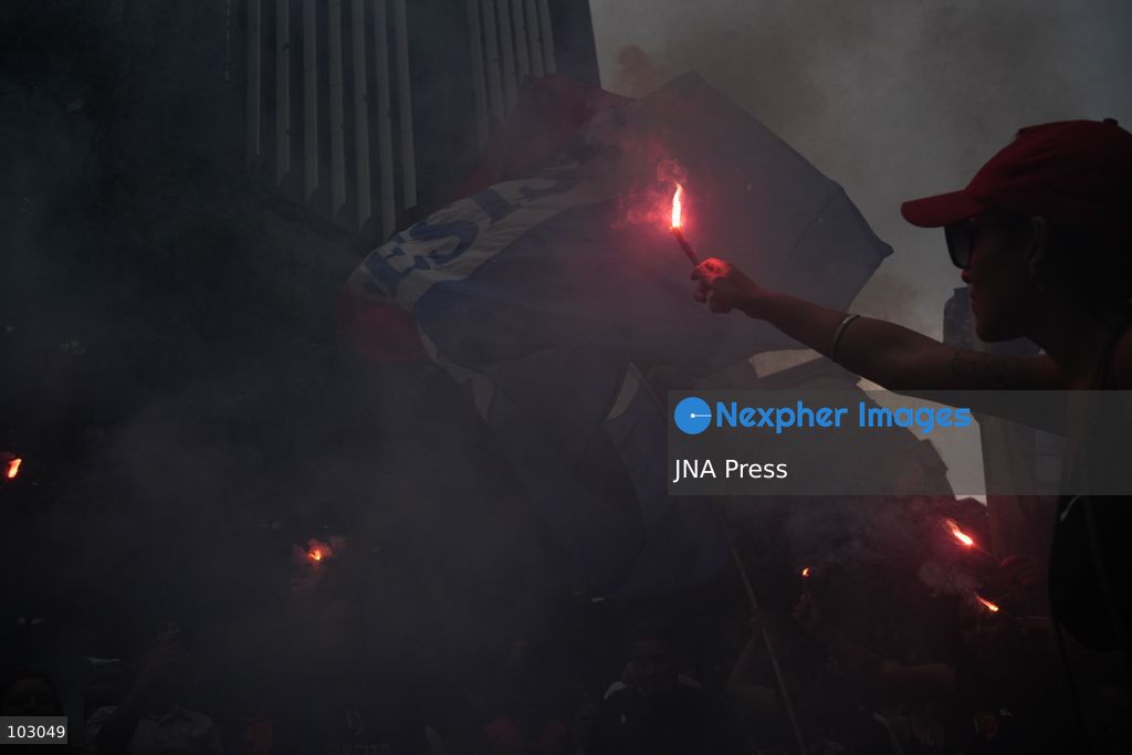 RIO DE JANEIRO, BRAZIL, OCTOBER 7, 2026: Students, youth organizations and activists march through central Rio de Janeiro in support of President Luiz Inacio Lula da Silva and against presidential candidate Flavio Bolsonaro ahead of Brazil's presidential runoff. Demonstrators marched from Candelaria to Cinelandia carrying pro-Lula and anti-far-right banners while calling for the defense of democracy, public education and student rights. Lula and Bolsonaro will face each other in the second round of the presidential election on October 25. Photo: Mariana Greif / JNA PRESS (Photo by Mariana Greif/JNA Press via Nexpher Images)