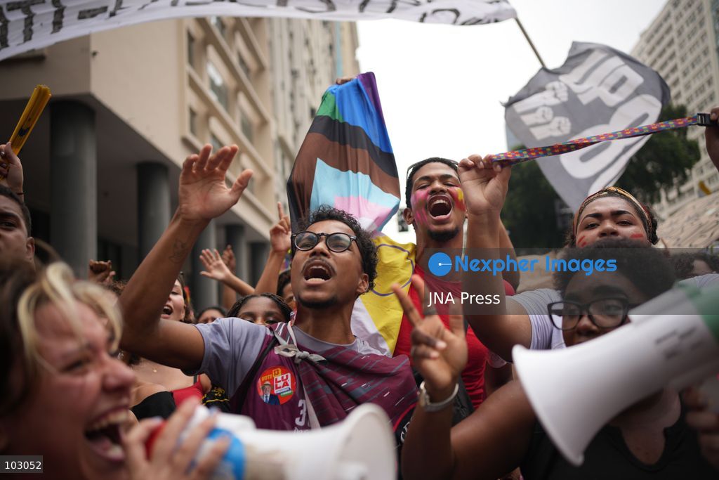 RIO DE JANEIRO, BRAZIL, OCTOBER 7, 2026: Students, youth organizations and activists march through central Rio de Janeiro in support of President Luiz Inacio Lula da Silva and against presidential candidate Flavio Bolsonaro ahead of Brazil's presidential runoff. Demonstrators marched from Candelaria to Cinelandia carrying pro-Lula and anti-far-right banners while calling for the defense of democracy, public education and student rights. Lula and Bolsonaro will face each other in the second round of the presidential election on October 25. Photo: Mariana Greif / JNA PRESS (Photo by Mariana Greif/JNA Press via Nexpher Images)