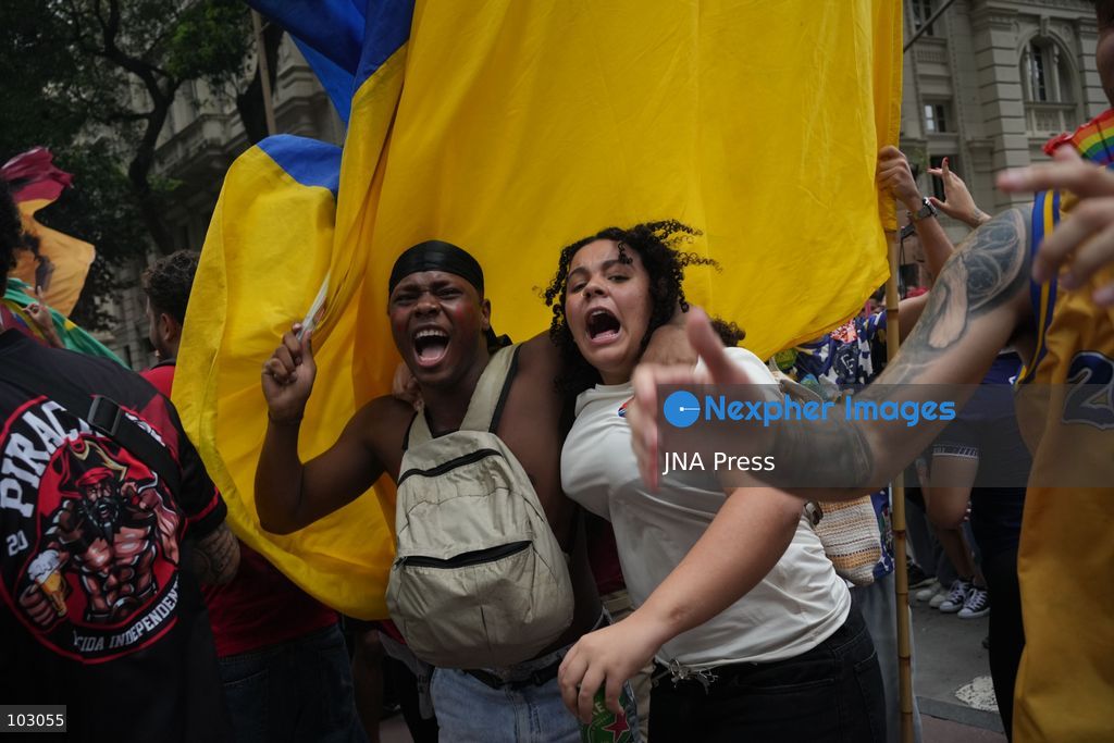 RIO DE JANEIRO, BRAZIL, OCTOBER 7, 2026: Students, youth organizations and activists march through central Rio de Janeiro in support of President Luiz Inacio Lula da Silva and against presidential candidate Flavio Bolsonaro ahead of Brazil's presidential runoff. Demonstrators marched from Candelaria to Cinelandia carrying pro-Lula and anti-far-right banners while calling for the defense of democracy, public education and student rights. Lula and Bolsonaro will face each other in the second round of the presidential election on October 25. Photo: Mariana Greif / JNA PRESS (Photo by Mariana Greif/JNA Press via Nexpher Images)