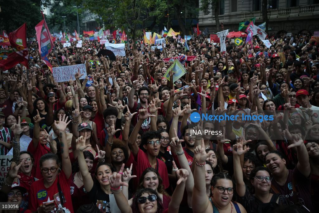 RIO DE JANEIRO, BRAZIL, OCTOBER 7, 2026: Students, youth organizations and activists march through central Rio de Janeiro in support of President Luiz Inacio Lula da Silva and against presidential candidate Flavio Bolsonaro ahead of Brazil's presidential runoff. Demonstrators marched from Candelaria to Cinelandia carrying pro-Lula and anti-far-right banners while calling for the defense of democracy, public education and student rights. Lula and Bolsonaro will face each other in the second round of the presidential election on October 25. Photo: Mariana Greif / JNA PRESS (Photo by Mariana Greif/JNA Press via Nexpher Images)