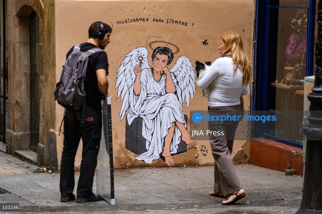 BARCELONA, SPAIN, OCTOBER 8, 2026: Tourists and local residents photograph a mural by urban artist TVBoy depicting Maricarmen Abascal as an angel holding a key in Barcelona. Titled "Maricarmen Para Siempre," the artwork pays tribute to the elderly woman whose eviction and subsequent death sparked widespread housing protests across Spain. Abascal became a symbol of the movement demanding stronger tenant protections and measures against evictions. Photo by Marc Asensio Clupes / JNA Press. (Photo by Marc Asensio Clupes/JNA Press via Nexpher Images)