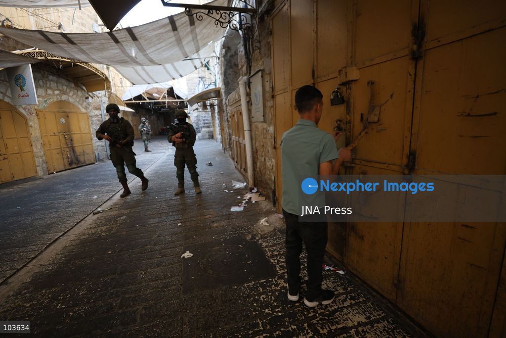 HEBRON, OCCUPIED WEST BANK, OCTOBER 10, 2026: Israeli settlers enter Hebron's Old City under the protection of Israeli forces during an organized visit to the area. Israeli soldiers deployed along streets and around the group as settlers moved through the Old City, where Israeli settlers and Palestinian residents live in close proximity amid longstanding tensions and movement restrictions. Photo by Mosab Shawer / JNA Press. (Photo by Mosab shawer/JNA Press via Nexpher Images)
