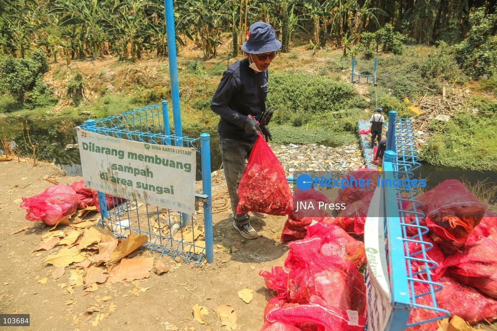 SOLO, CENTRAL JAVA, INDONESIA, OCTOBER 10, 2026: Volunteers collect and sort waste trapped by a trash boom installed in the Premulung River in Joyontakan, Solo, as part of the Sungai Lestari program aimed at reducing river pollution and strengthening community-based waste management. The initiative, involving UNDP Indonesia, the Bina Karta Lestari Foundation and the Joyo Gumregah community group, conducts waste collection three times a week, with organizers saying between 80 and 100 kilograms of waste is collected during each operation. The material is sorted into organic, inorganic and hazardous waste categories. Photo by Yoma Suryadi / JNA PRESS (Photo by Yoma Times Suryadi/JNA Press via Nexpher Images)