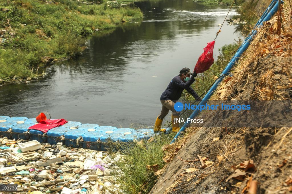 SOLO, CENTRAL JAVA, INDONESIA, OCTOBER 10, 2026: Volunteers collect and sort waste trapped by a trash boom installed in the Premulung River in Joyontakan, Solo, as part of the Sungai Lestari program aimed at reducing river pollution and strengthening community-based waste management. The initiative, involving UNDP Indonesia, the Bina Karta Lestari Foundation and the Joyo Gumregah community group, conducts waste collection three times a week, with organizers saying between 80 and 100 kilograms of waste is collected during each operation. The material is sorted into organic, inorganic and hazardous waste categories. Photo by Yoma Suryadi / JNA PRESS (Photo by Yoma Times Suryadi/JNA Press via Nexpher Images)