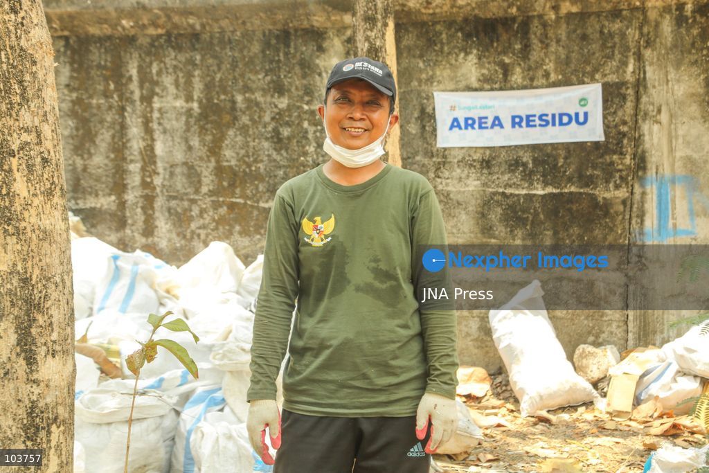 SOLO, CENTRAL JAVA, INDONESIA, OCTOBER 10, 2026: Volunteers collect and sort waste trapped by a trash boom installed in the Premulung River in Joyontakan, Solo, as part of the Sungai Lestari program aimed at reducing river pollution and strengthening community-based waste management. The initiative, involving UNDP Indonesia, the Bina Karta Lestari Foundation and the Joyo Gumregah community group, conducts waste collection three times a week, with organizers saying between 80 and 100 kilograms of waste is collected during each operation. The material is sorted into organic, inorganic and hazardous waste categories. Photo by Yoma Suryadi / JNA PRESS (Photo by Yoma Times Suryadi/JNA Press via Nexpher Images)