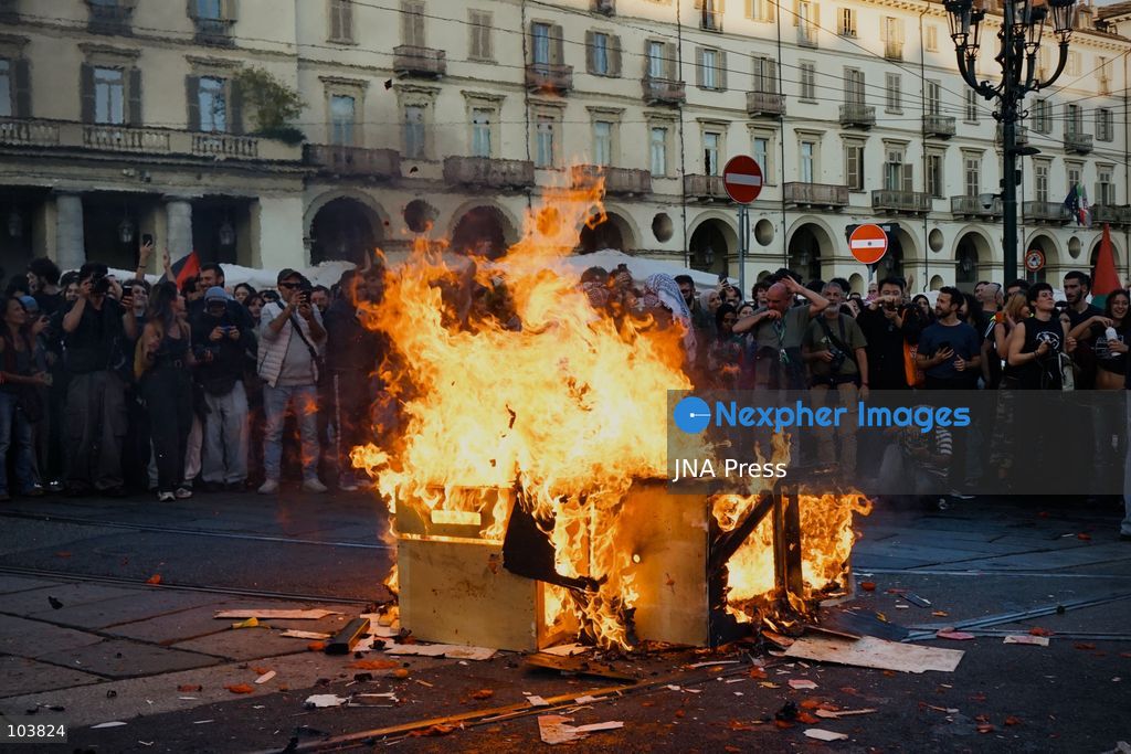 TURIN, ITALY, OCTOBER 10, 2026: Thousands of pro-Palestinian demonstrators march through central Turin during a regional protest organized by Torino per Gaza, as demonstrations take place across Italy in solidarity with Palestinians. Tensions erupted near Piazza Castello when protesters attempted to cross a police cordon, leading to brief confrontations before the march continued through the city. Demonstrators carried Palestinian flags and large effigies depicting US President Donald Trump and Israeli Prime Minister Benjamin Netanyahu. Toward the end of the demonstration, protesters threw tomatoes at the effigies before setting them on fire. Chiara Antenucci (Photo by Chiara Antenucci/JNA Press via Nexpher Images)