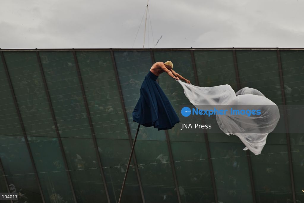 MEXICO CITY, MEXICO, OCTOBER 10, 2026: Performers from French company Gratte Ciel present "RoZeo," an acrobatic and musical performance, during the National Autonomous University of Mexico (UNAM) Cultural Festival in Mexico City. The outdoor production features performers suspended on tall flexible poles, combining movement, acrobatics and music as part of the university's cultural program. Photo by Juan Perez / JNA Press. (Photo by Juan Perez Puente/JNA Press via Nexpher Images)