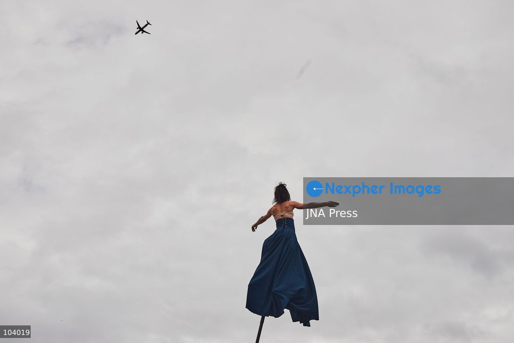 MEXICO CITY, MEXICO, OCTOBER 10, 2026: Performers from French company Gratte Ciel present "RoZeo," an acrobatic and musical performance, during the National Autonomous University of Mexico (UNAM) Cultural Festival in Mexico City. The outdoor production features performers suspended on tall flexible poles, combining movement, acrobatics and music as part of the university's cultural program. Photo by Juan Perez / JNA Press. (Photo by Juan Perez Puente/JNA Press via Nexpher Images)