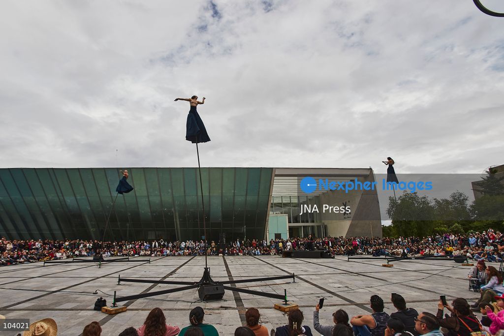 MEXICO CITY, MEXICO, OCTOBER 10, 2026: Performers from French company Gratte Ciel present "RoZeo," an acrobatic and musical performance, during the National Autonomous University of Mexico (UNAM) Cultural Festival in Mexico City. The outdoor production features performers suspended on tall flexible poles, combining movement, acrobatics and music as part of the university's cultural program. Photo by Juan Perez / JNA Press. (Photo by Juan Perez Puente/JNA Press via Nexpher Images)