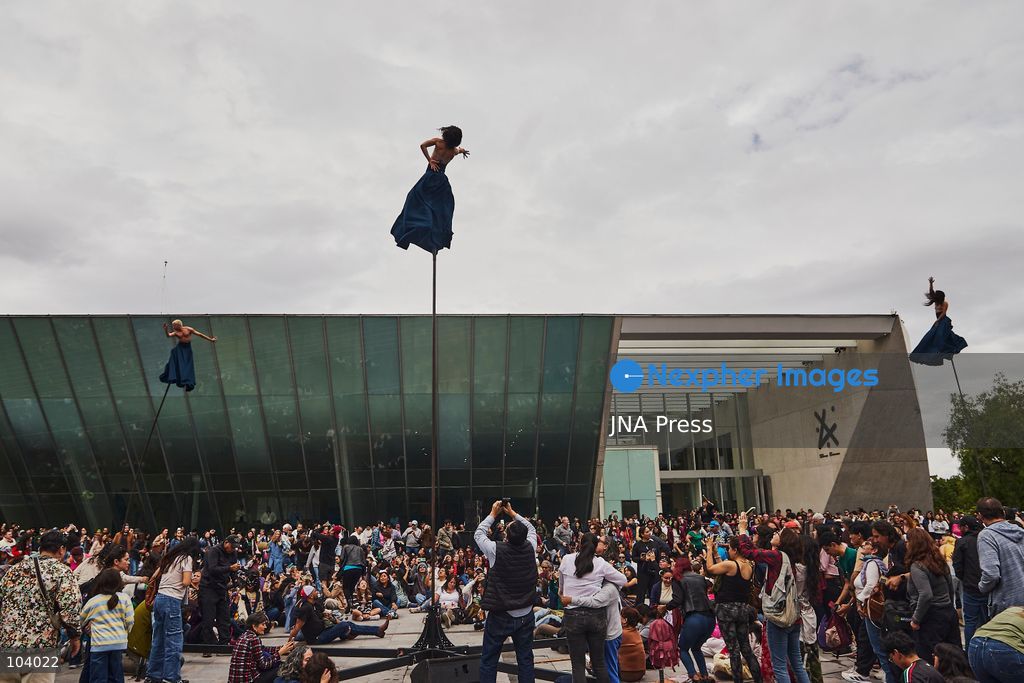 MEXICO CITY, MEXICO, OCTOBER 10, 2026: Performers from French company Gratte Ciel present "RoZeo," an acrobatic and musical performance, during the National Autonomous University of Mexico (UNAM) Cultural Festival in Mexico City. The outdoor production features performers suspended on tall flexible poles, combining movement, acrobatics and music as part of the university's cultural program. Photo by Juan Perez / JNA Press. (Photo by Juan Perez Puente/JNA Press via Nexpher Images)