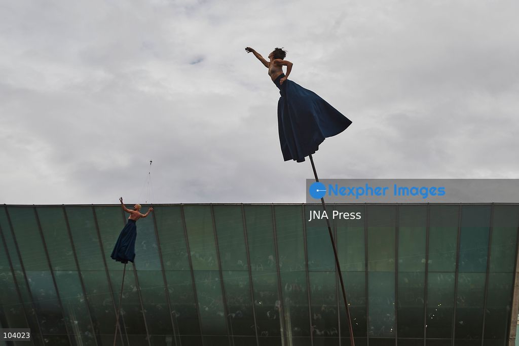 MEXICO CITY, MEXICO, OCTOBER 10, 2026: Performers from French company Gratte Ciel present "RoZeo," an acrobatic and musical performance, during the National Autonomous University of Mexico (UNAM) Cultural Festival in Mexico City. The outdoor production features performers suspended on tall flexible poles, combining movement, acrobatics and music as part of the university's cultural program. Photo by Juan Perez / JNA Press. (Photo by Juan Perez Puente/JNA Press via Nexpher Images)