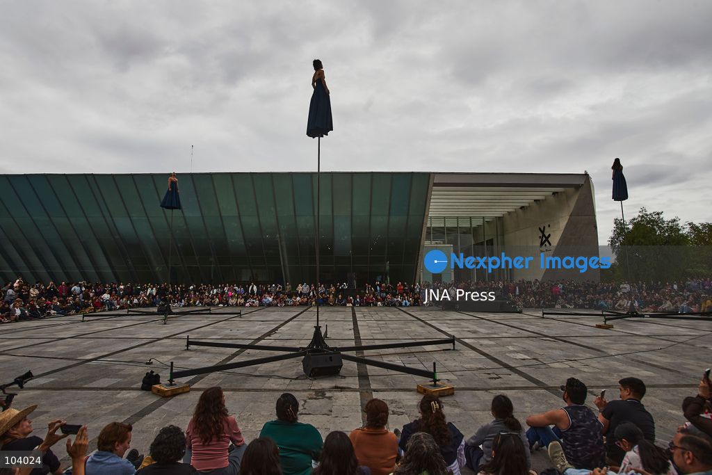MEXICO CITY, MEXICO, OCTOBER 10, 2026: Performers from French company Gratte Ciel present "RoZeo," an acrobatic and musical performance, during the National Autonomous University of Mexico (UNAM) Cultural Festival in Mexico City. The outdoor production features performers suspended on tall flexible poles, combining movement, acrobatics and music as part of the university's cultural program. Photo by Juan Perez / JNA Press. (Photo by Juan Perez Puente/JNA Press via Nexpher Images)