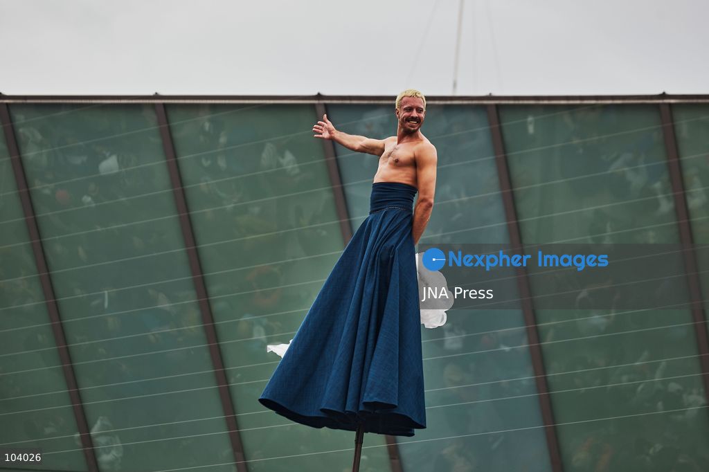 MEXICO CITY, MEXICO, OCTOBER 10, 2026: Performers from French company Gratte Ciel present "RoZeo," an acrobatic and musical performance, during the National Autonomous University of Mexico (UNAM) Cultural Festival in Mexico City. The outdoor production features performers suspended on tall flexible poles, combining movement, acrobatics and music as part of the university's cultural program. Photo by Juan Perez / JNA Press. (Photo by Juan Perez Puente/JNA Press via Nexpher Images)