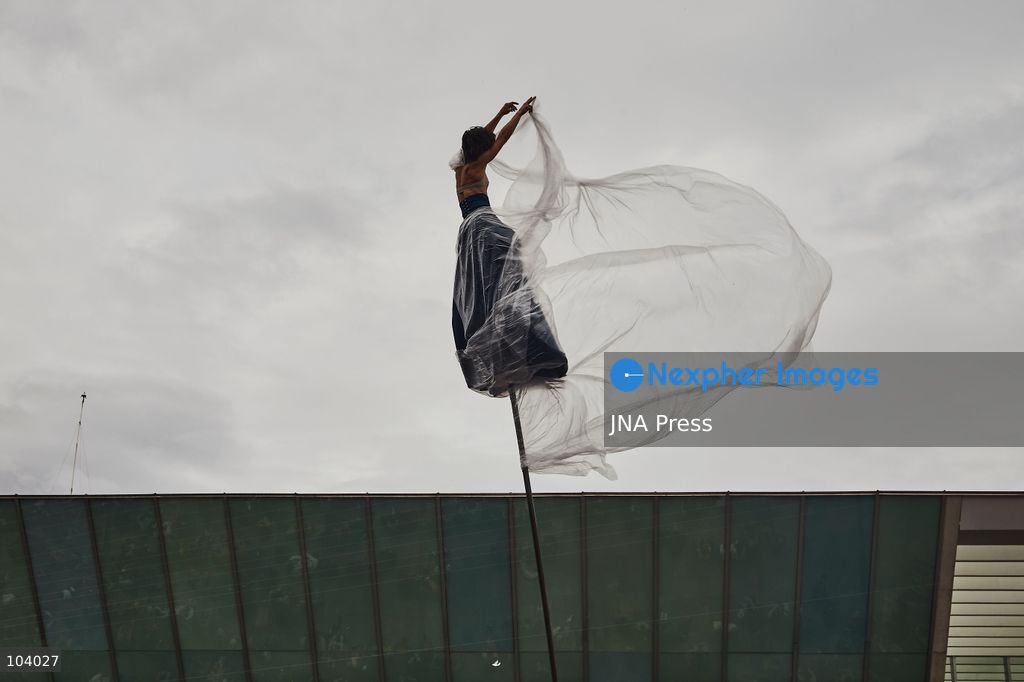MEXICO CITY, MEXICO, OCTOBER 10, 2026: Performers from French company Gratte Ciel present "RoZeo," an acrobatic and musical performance, during the National Autonomous University of Mexico (UNAM) Cultural Festival in Mexico City. The outdoor production features performers suspended on tall flexible poles, combining movement, acrobatics and music as part of the university's cultural program. Photo by Juan Perez / JNA Press. (Photo by Juan Perez Puente/JNA Press via Nexpher Images)
