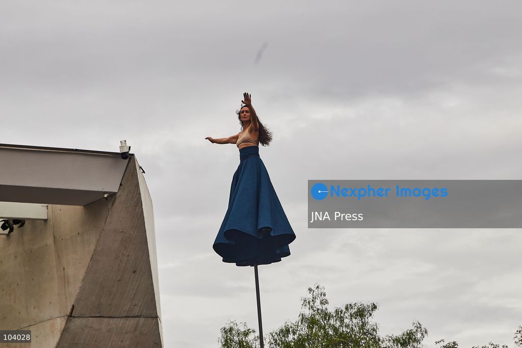 MEXICO CITY, MEXICO, OCTOBER 10, 2026: Performers from French company Gratte Ciel present "RoZeo," an acrobatic and musical performance, during the National Autonomous University of Mexico (UNAM) Cultural Festival in Mexico City. The outdoor production features performers suspended on tall flexible poles, combining movement, acrobatics and music as part of the university's cultural program. Photo by Juan Perez / JNA Press. (Photo by Juan Perez Puente/JNA Press via Nexpher Images)