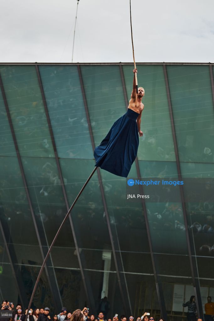 MEXICO CITY, MEXICO, OCTOBER 10, 2026: Performers from French company Gratte Ciel present "RoZeo," an acrobatic and musical performance, during the National Autonomous University of Mexico (UNAM) Cultural Festival in Mexico City. The outdoor production features performers suspended on tall flexible poles, combining movement, acrobatics and music as part of the university's cultural program. Photo by Juan Perez / JNA Press. (Photo by Juan Perez Puente/JNA Press via Nexpher Images)