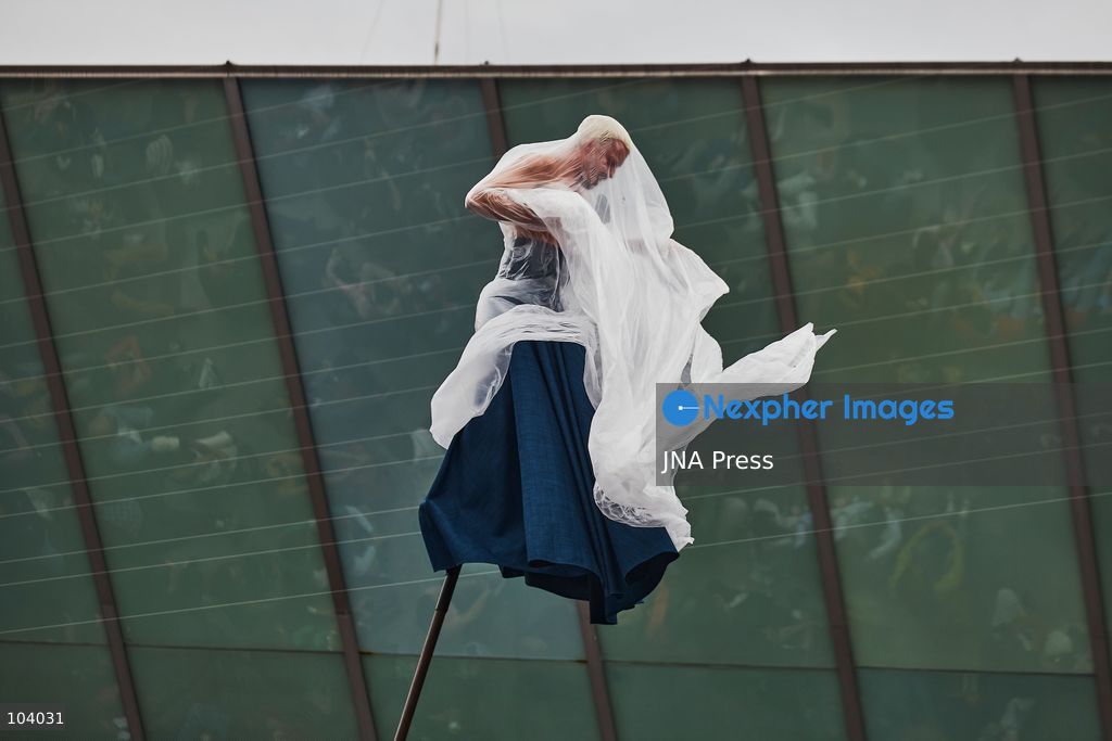 MEXICO CITY, MEXICO, OCTOBER 10, 2026: Performers from French company Gratte Ciel present "RoZeo," an acrobatic and musical performance, during the National Autonomous University of Mexico (UNAM) Cultural Festival in Mexico City. The outdoor production features performers suspended on tall flexible poles, combining movement, acrobatics and music as part of the university's cultural program. Photo by Juan Perez / JNA Press. (Photo by Juan Perez Puente/JNA Press via Nexpher Images)