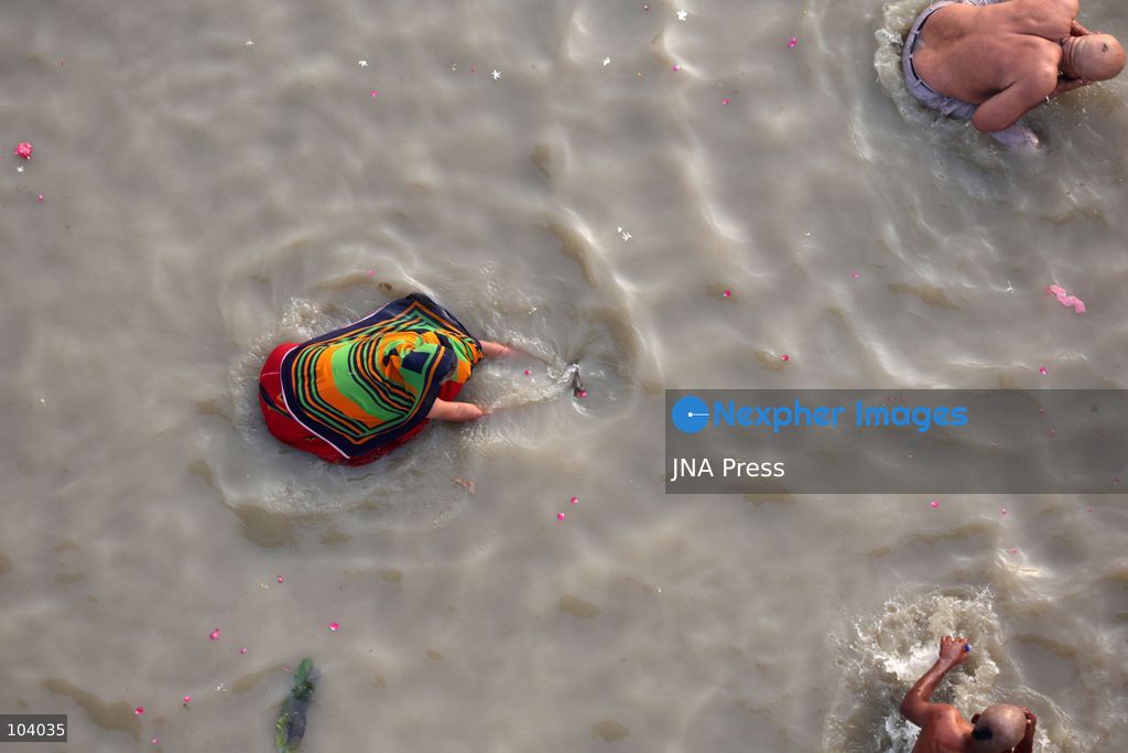 PRAYAGRAJ, INDIA, OCTOBER 11, 2026: Hindu devotees take a holy dip in the Ganga River at Phaphamau in Prayagraj, Uttar Pradesh, on the first day of the nine-day Navratri festival. The religious festival is dedicated to the worship of the Hindu goddess Durga and her nine forms, with devotees observing prayers, fasting and traditional rituals throughout the celebrations. Photo by Jitendra Prakash / JNA Press. (Photo by Jitendra Prakash/JNA Press via Nexpher Images)